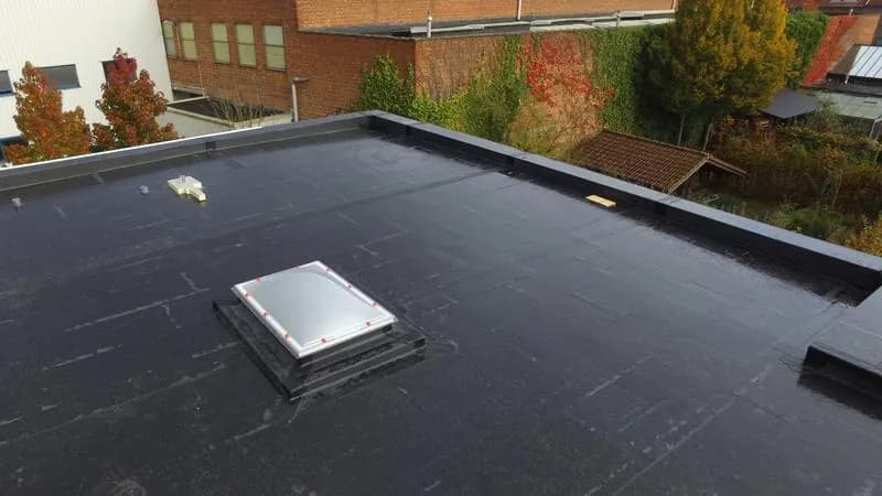 Afgewerkt plat dak in EPDM