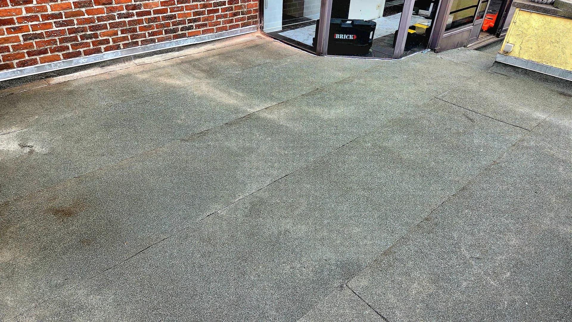 Renovatie van een plat dak boven een terras