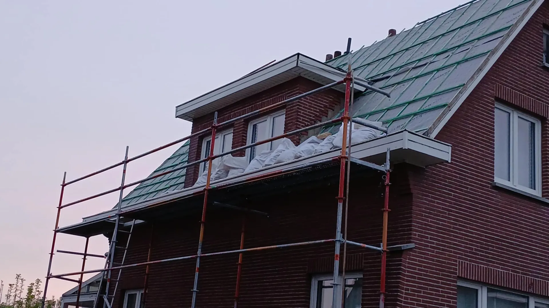 Dakrenovatie in uitvoering